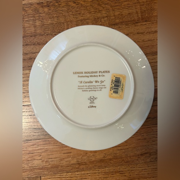 Lenox Disney Holiday “A Carolin’ We Go” Collectible Plate - Picture 7 of 9